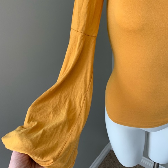 SOLD 🍒BNWT Free people current season fall top - Picture 3 of 5